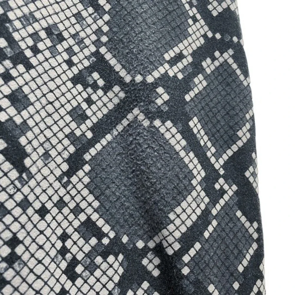 Lululemon Leggings Wunder Under High Rise Crop Ziggy Snake Slate Coal Size 6